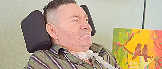 Paciente tetraplégico de Hospital Auxiliar lança livro