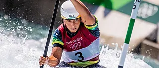 Ana Sátila e Pepê garantem Brasil em semi da canoagem slalom em Tóquio