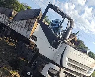 Acidente entre caminhão e ônibus deixa 40 mortos no interior paulista