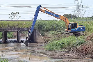 Mais de 2,6 mil toneladas de resíduos são removidas de rios e bueiros em Suzano