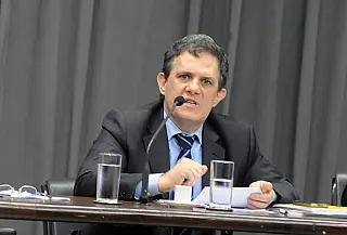 Secretário da Educação visita escolas da região do Alto Tietê