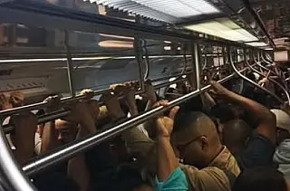 Linha 11-Coral circula com velocidade reduzida entre estações de Mogi e Braz Cubas