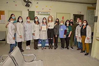 Médica ginecologista é homenageada na UBS Jardim Vitória