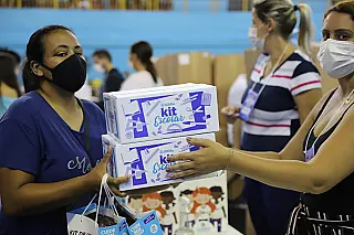 Uniformes e kits escolares chegam a 5,5 mil alunos suzanenses