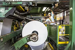 Suzano abre vagas para curso gratuito de Operador de Processo de Produção