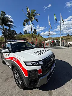 Motociclista bate contra poste durante fuga da PM em Itaquá