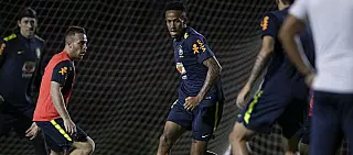 Seleção treina nesta segunda-feira na Fonte Nova visando partida contra Venezuela