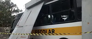 Defesa Civil alerta: casa atingida por ônibus tem estrutura abalada