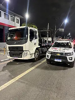 Foragido da Justiça é preso dirigindo caminhão roubado em Itaquá