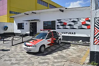 Homem agride esposa e ameaça policiais no Boa Vista