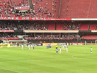Com jogador a mais em campo, São Paulo vence por 1 a 0 o Avaí