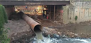 Poá realiza serviços de recuperação de ponte na Vila Romana