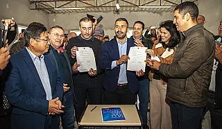Caio Cunha assina certidão de regularização fundiária da Chácara Santo Ângelo