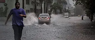 Temporal mata pelo menos 2 pessoas e alaga regiões da Grande São Paulo