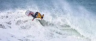 Gabriel Medina é bicampeão mundial de Surfe no Havaí