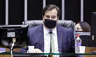 Projeto de combate a fake news deve ser votado este ano, diz Maia