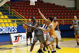 Mogi Basquete enfrenta o Rio Claro nesta quarta pela segunda fase do Paulista