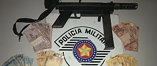 Polícia prende suspeito de roubar posto de combustível e apreende submetralhadora