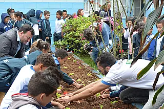 Ação na escola Manoel da Silva Oliveira celebra início da Primavera