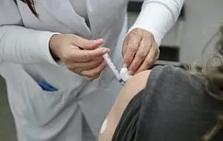 SP bate recorde e vacina 334 mil pessoas em 24 horas