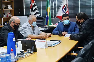 Prefeitura e sindicato se reúnem para debater reivindicações dos servidores