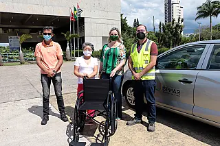 Fundo Social recebe doação de cadeira de rodas