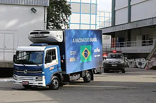 SP entrega ao Brasil total do lote de 600 mil vacinas do Butantan