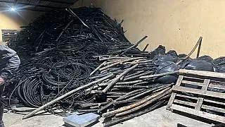 Oito pessoas são detidas com cerca de 5 toneladas de fios de cobre dentro de galpão em Itaquá