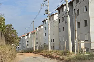 Residencial ocupado segue sem data para reintegração e famílias se mantém em local
