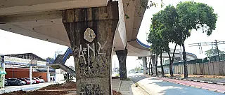 Viaduto Ryu Mizuno recebe reforço na estrutura para evitar acidentes a pedestres