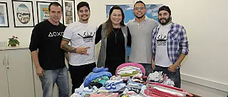 Banda ‘Sociedade Clandestina’ doa roupas para campanha