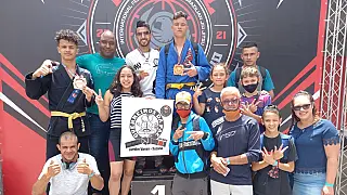 Academia de luta de Suzano conquista três medalhas em Mundial