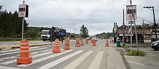 Mogi-Bertioga tem tráfego tranquilo no sentido litoral