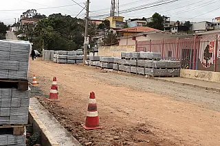Obra de pavimentação avança em vias do Jardim Amazonas