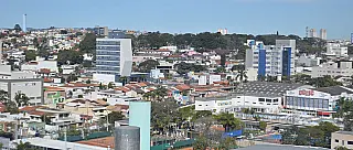 Bandidos com fuzis invadem empresa e roubam carga avaliada em mais de R$ 5 milhões