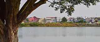 Calor volta a atrair visitantes na Lagoa Azul em Suzano