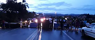 Moradores fazem protestos na Índio-Tibiriçá por conta de alagamento