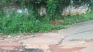 Parque Alvorada reclama de buracos e descarte irregular