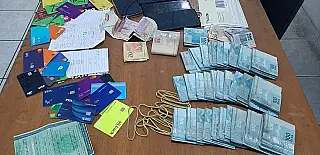 PM localiza mais de R$ 30 mil, celulares e cartões em carro estacionado em supermercado de Suzano