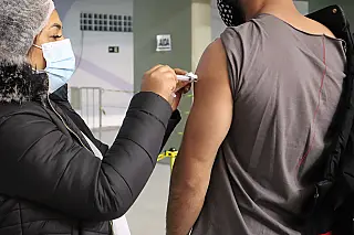 Maioria das cidades ultrapassa marca de 70% de vacinados com ao menos uma dose contra a Covid-19, aponta Vacinômetro