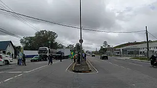 Manifestantes bolsonaristas bloqueiam e interditam rodovias da região
