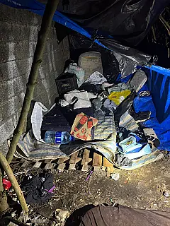 Grupo é preso com quase 100 porções de drogas dentro de barraco em Itaquá