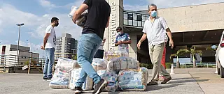 Vôlei Suzano distribui uma tonelada de alimentos para famílias em situação de vulnerabilidade social