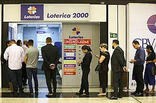Mega-Sena sorteia neste sábado terceiro maior prêmio da história