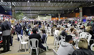 Feiras noturnas divulgam atrações de setembro e inscrições para novos artistas