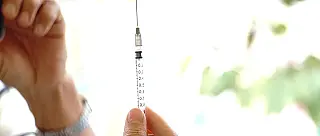 Vacinação contempla suzanenses com mais de 32 anos nesta quinta