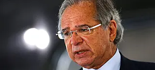 Arrecadação de março superou as melhores expectativas, diz Guedes