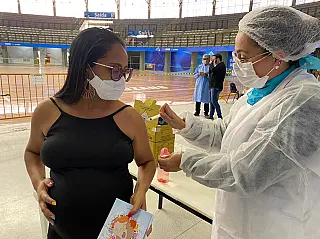 Vacinação desta quinta-feira contempla grávidas e 2ª aplicação de idosos