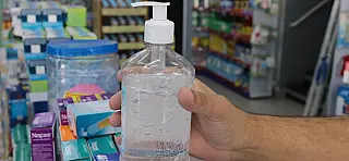 Procon notifica comércios sobre preços de álcool em gel e máscaras