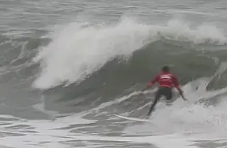 Surfista suzanense, Felipe Freire disputa 'Paúba Super Tubos'